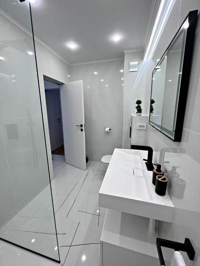 Soho Aparthotel Oradea Bagian luar foto